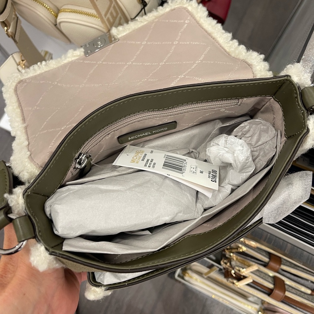 MICHAEL KORS Bradshaw Medium Suede and Faux Shearling Messenger Bag
Olive
NWT - Picture 16 of 16